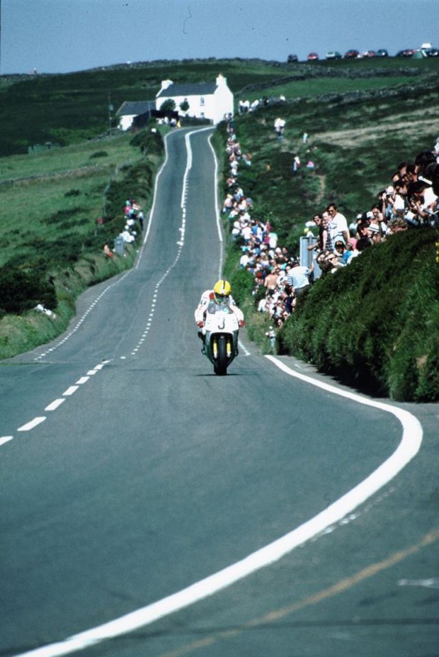 Joey Dunlop riding down from Kate's Cottage towards Creg ny Baa.