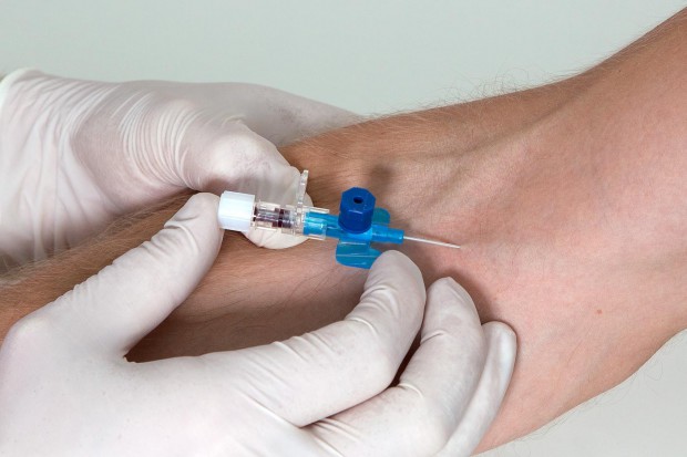 Flashback-of-blood-is-seen-in-the-hub-at-the-back-of-the-cannula